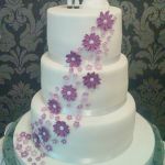 purple flowers wedding cake